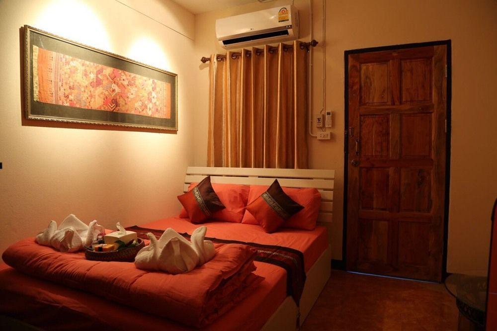 Golden Fort Guesthouse Chiang Mai Exterior photo