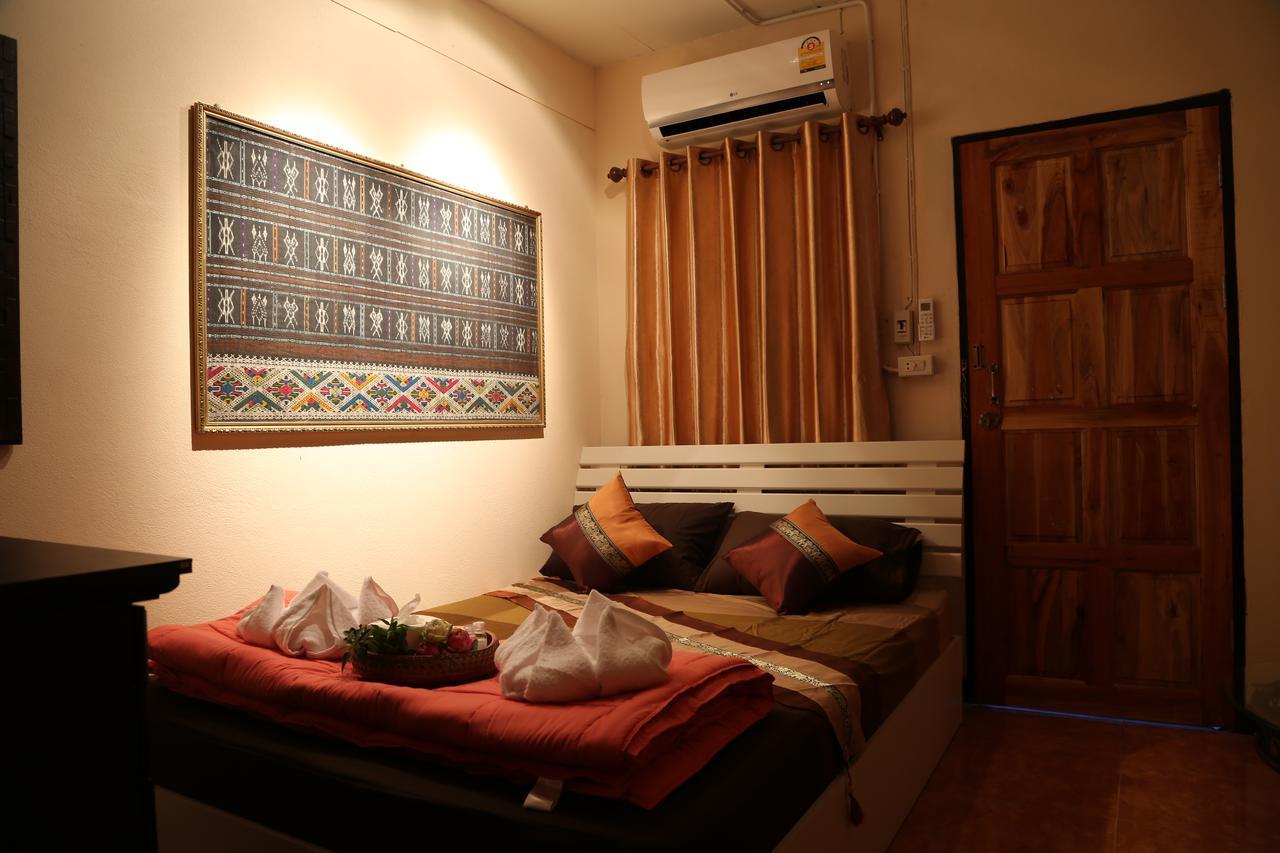 Golden Fort Guesthouse Chiang Mai Exterior photo