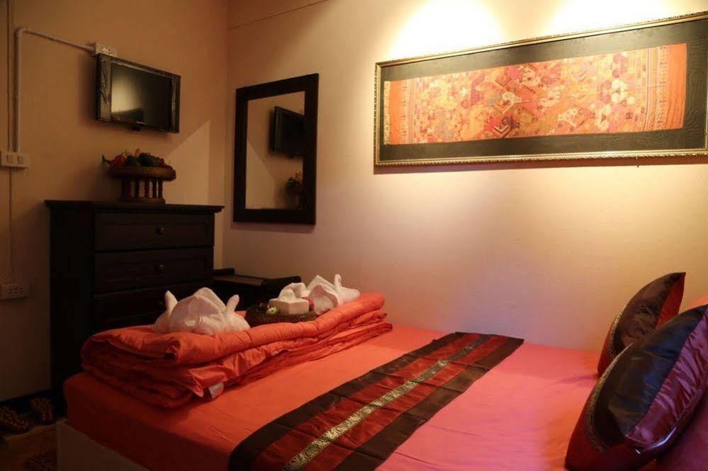 Golden Fort Guesthouse Chiang Mai Exterior photo